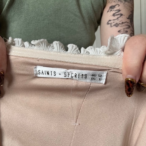 SAINTS AND SECRETS WHITE LACE PARTY DRESS LARGE - Picture 4 of 4